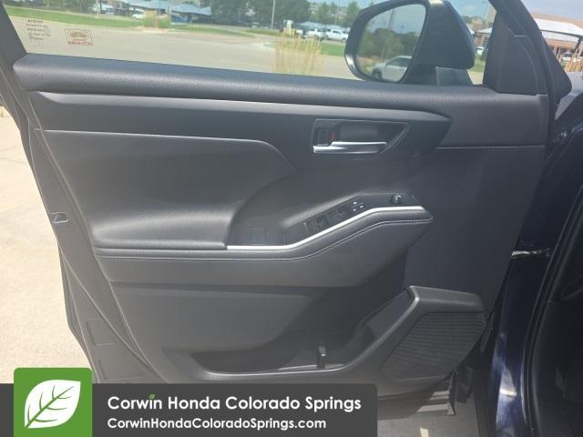 used 2020 Toyota Highlander car, priced at $31,000