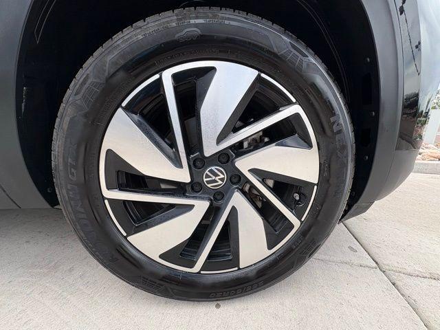 used 2024 Volkswagen Atlas car, priced at $28,000