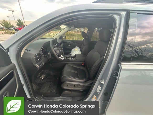 new 2025 Honda Pilot car, priced at $53,405