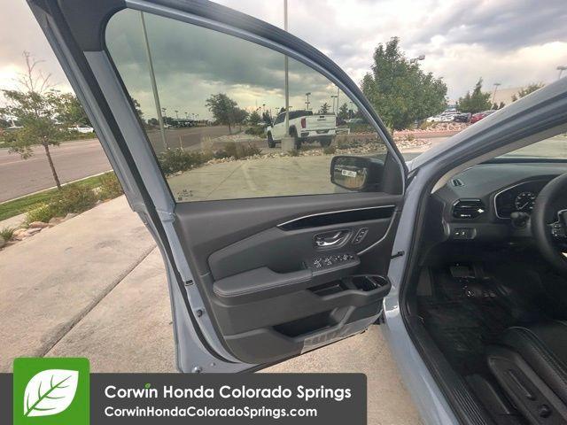 new 2025 Honda Pilot car, priced at $53,405
