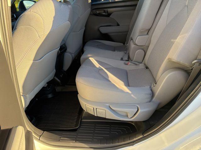 used 2023 Toyota Highlander car, priced at $33,250