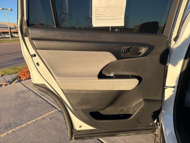 used 2023 Toyota Highlander car, priced at $33,250