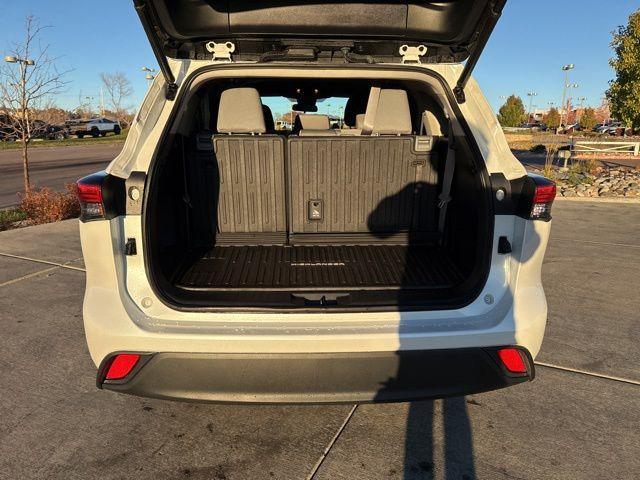 used 2023 Toyota Highlander car, priced at $33,250