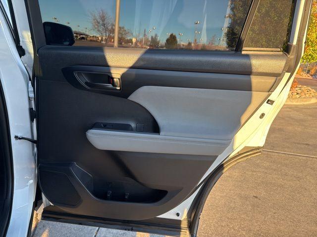 used 2023 Toyota Highlander car, priced at $33,250