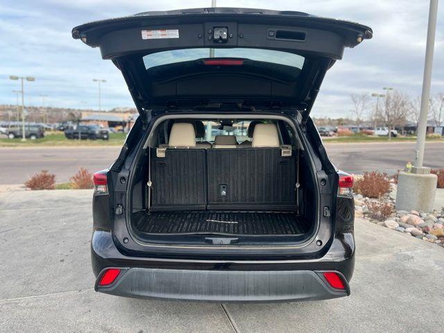 used 2020 Toyota Highlander car, priced at $26,000