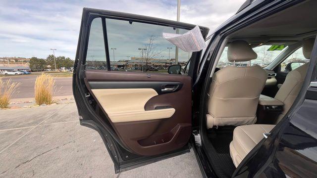 used 2020 Toyota Highlander car, priced at $26,000