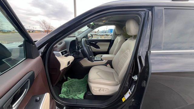 used 2020 Toyota Highlander car, priced at $26,000