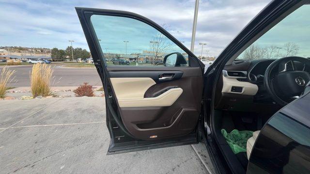 used 2020 Toyota Highlander car, priced at $26,000