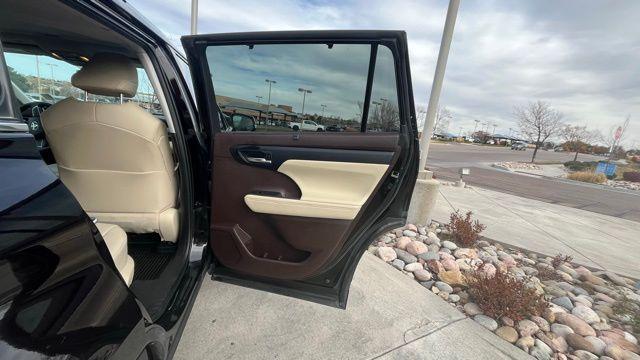 used 2020 Toyota Highlander car, priced at $26,000