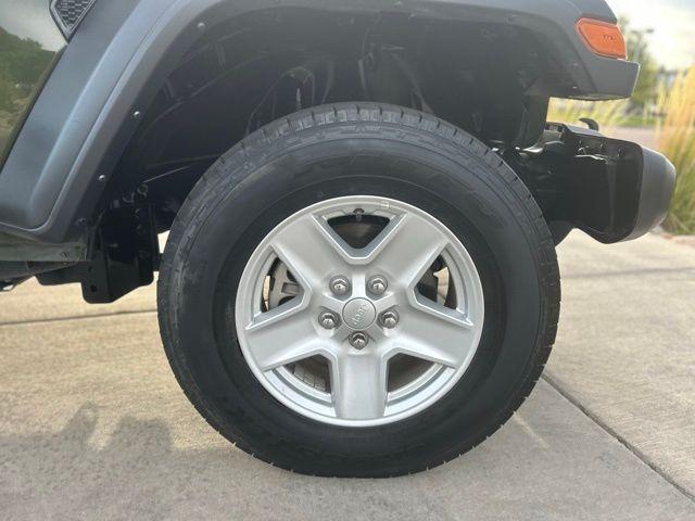 used 2023 Jeep Gladiator car, priced at $26,200