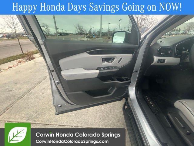 new 2025 Honda Pilot car, priced at $54,575