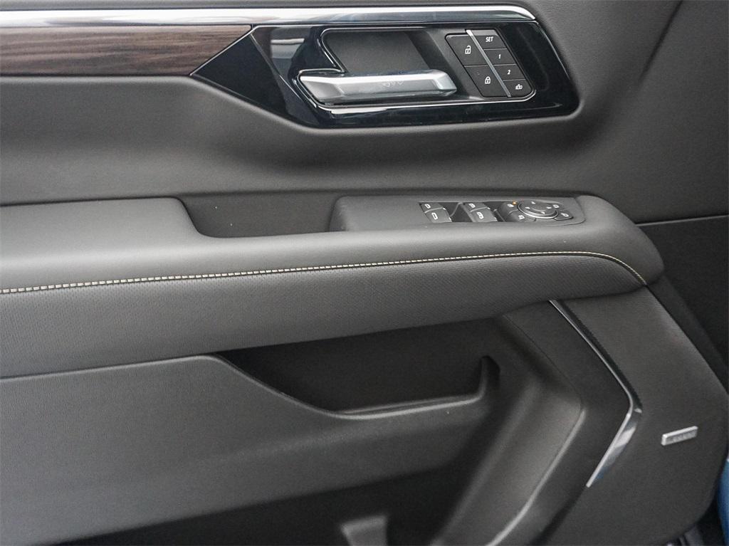 new 2025 Chevrolet Suburban car, priced at $75,815