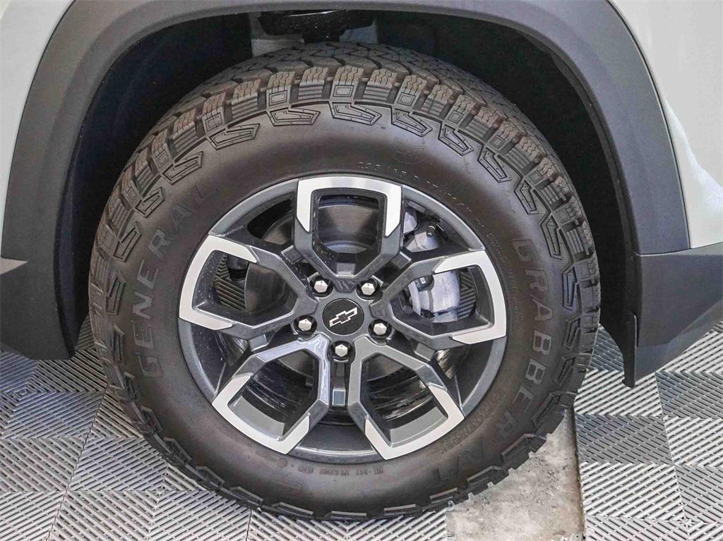 new 2026 Chevrolet Equinox car, priced at $32,345