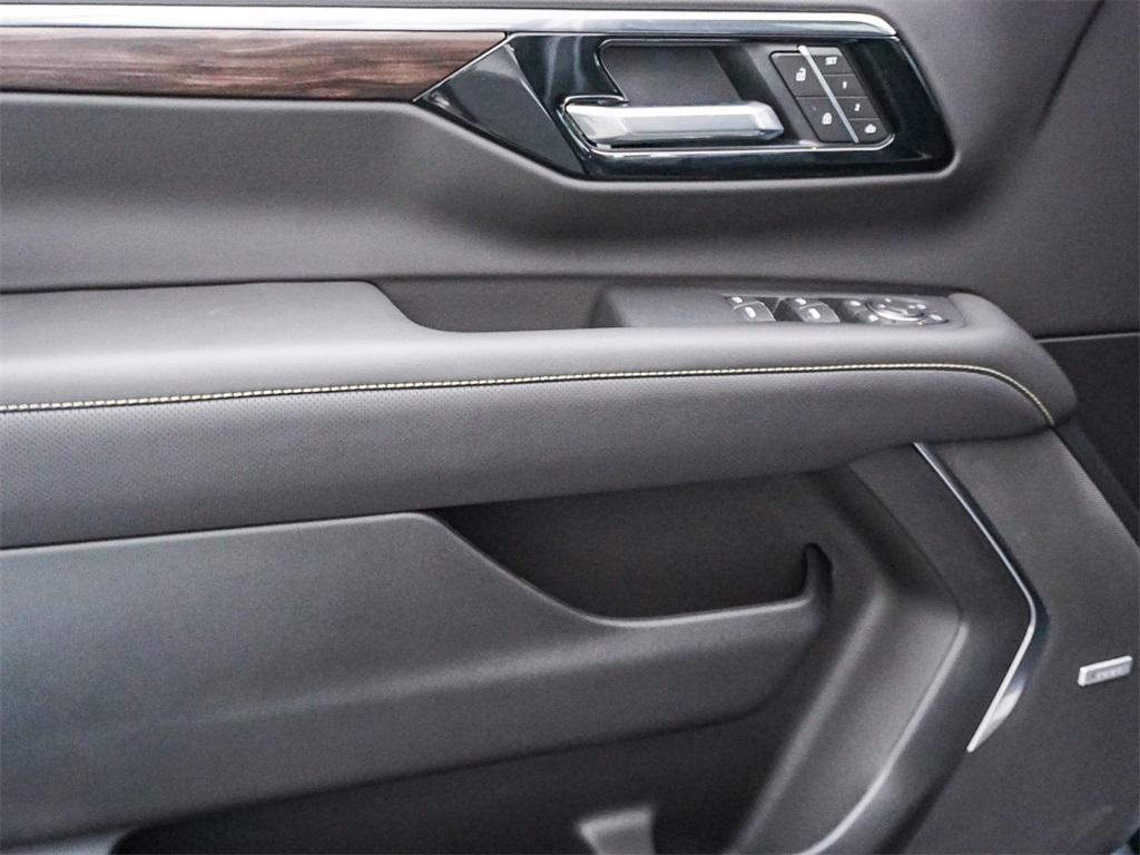 new 2025 Chevrolet Suburban car, priced at $73,895