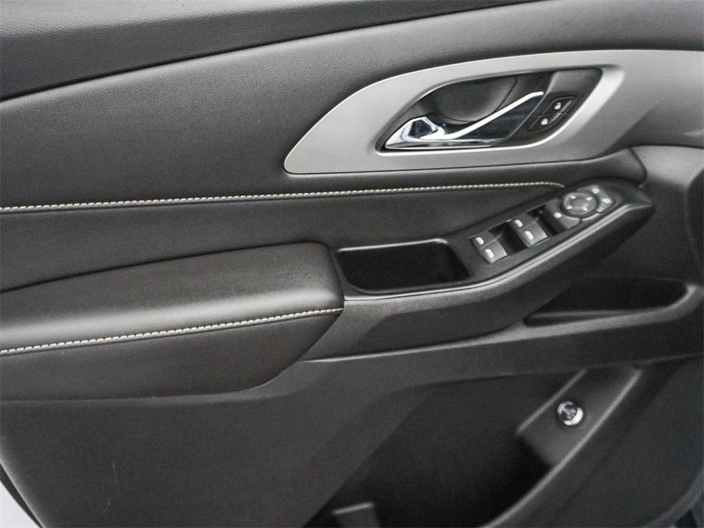 used 2022 Chevrolet Traverse car, priced at $27,408