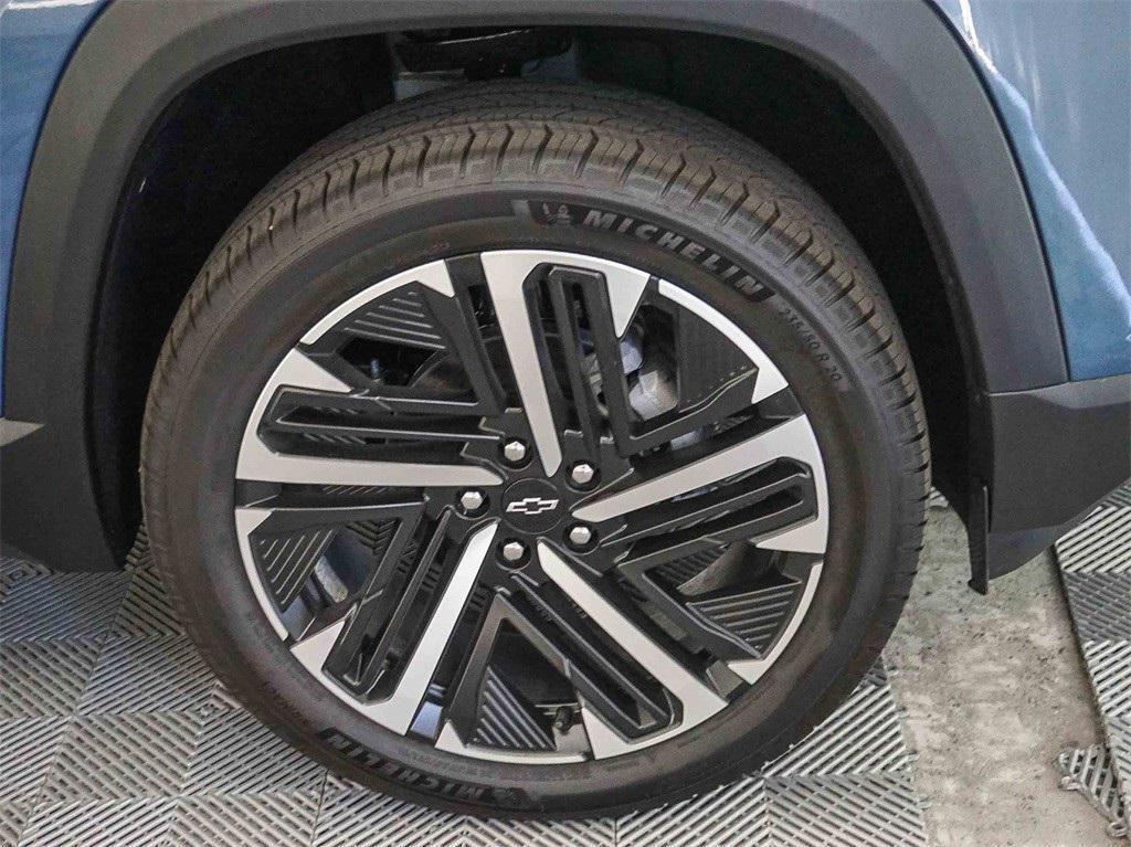 new 2026 Chevrolet Equinox car, priced at $30,345