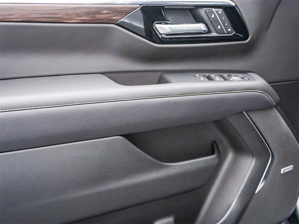 new 2025 Chevrolet Suburban car, priced at $73,895