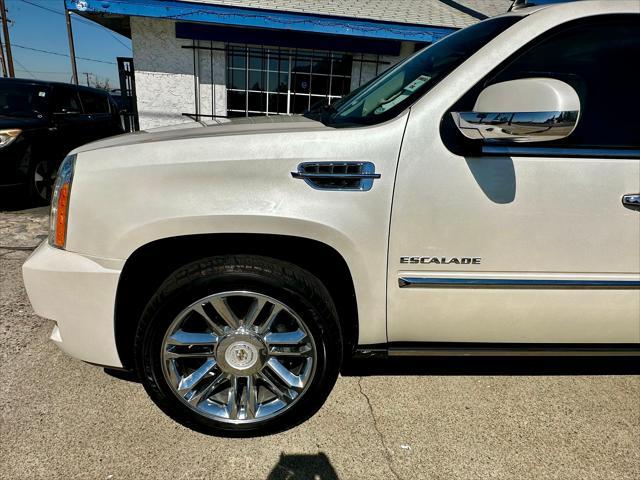 used 2012 Cadillac Escalade car, priced at $23,995