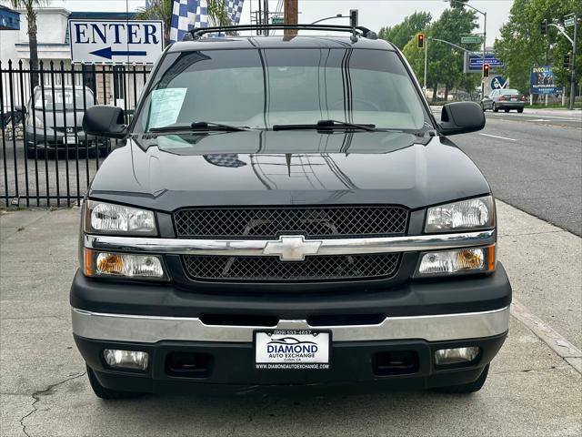 used 2006 Chevrolet Avalanche car, priced at $11,995