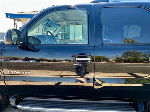used 2006 Cadillac Escalade car, priced at $10,995