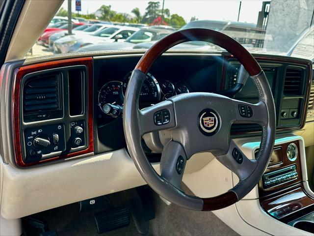 used 2006 Cadillac Escalade car, priced at $10,995