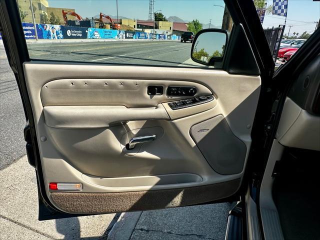 used 2006 Cadillac Escalade car, priced at $10,995