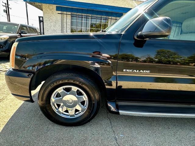 used 2006 Cadillac Escalade car, priced at $10,995