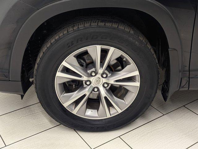 used 2014 Toyota Highlander car, priced at $9,999