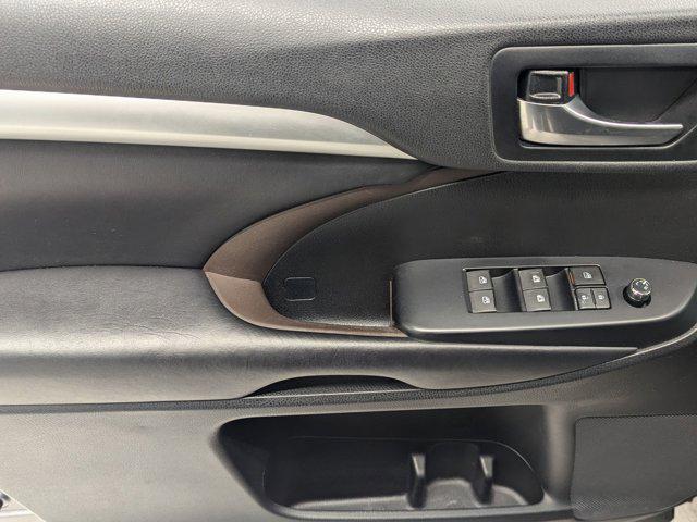 used 2019 Toyota Highlander car, priced at $26,499