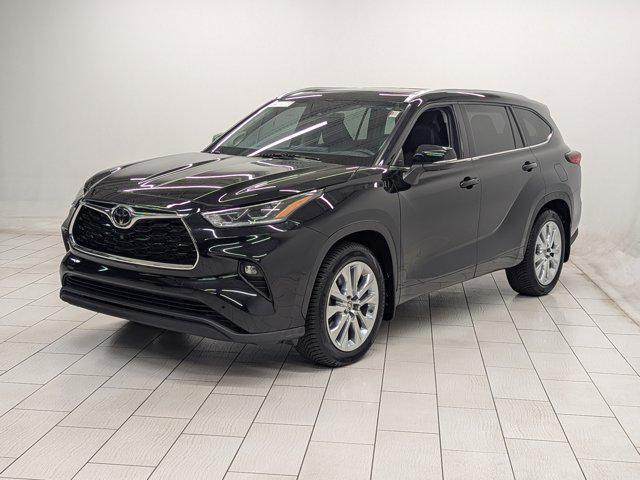 used 2022 Toyota Highlander car, priced at $39,999