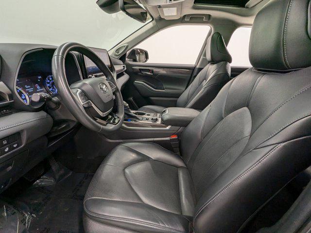 used 2022 Toyota Highlander car, priced at $39,999
