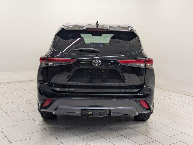 used 2022 Toyota Highlander car, priced at $39,999