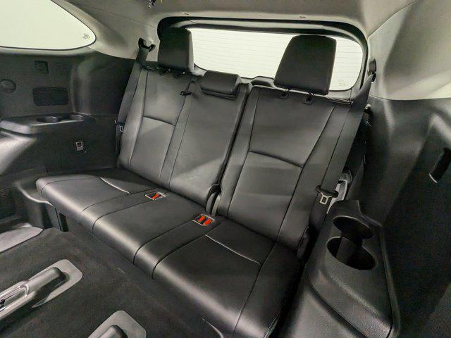 used 2022 Toyota Highlander car, priced at $39,999