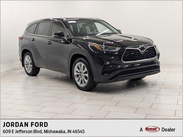 used 2022 Toyota Highlander car, priced at $39,999