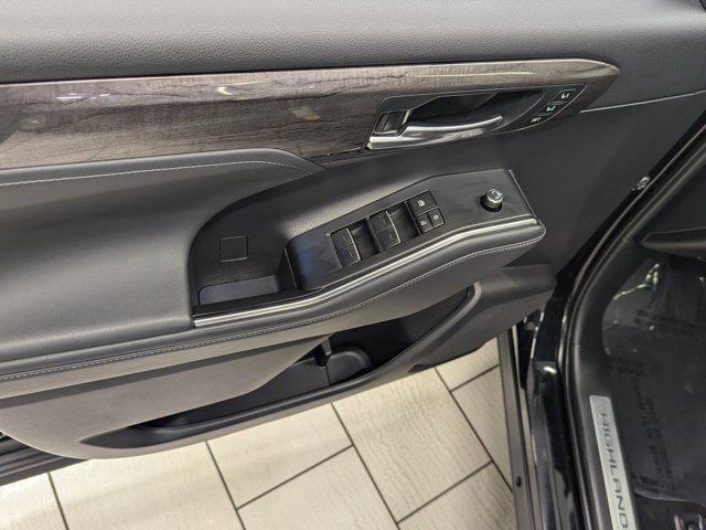 used 2022 Toyota Highlander car, priced at $39,999