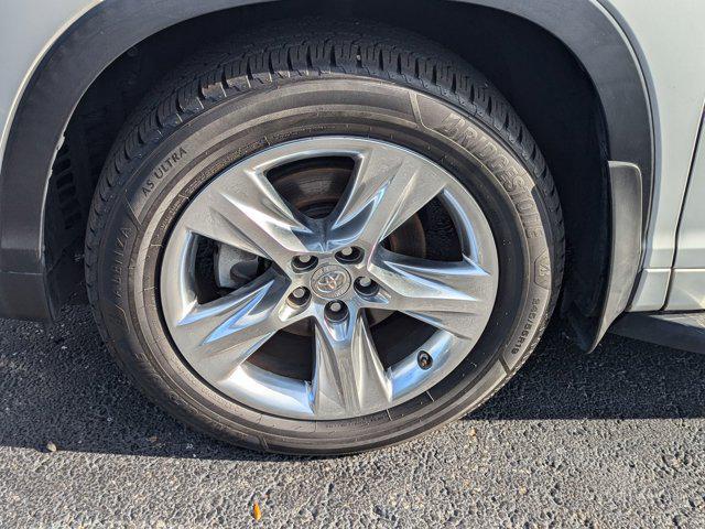 used 2015 Toyota Highlander Hybrid car, priced at $23,999