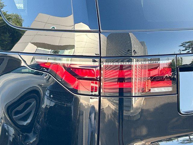 new 2025 Land Rover Discovery car, priced at $68,868