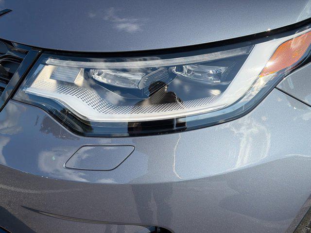 new 2025 Land Rover Discovery car, priced at $81,543