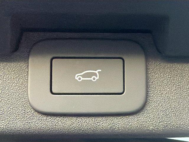 new 2026 Land Rover Discovery car, priced at $79,436