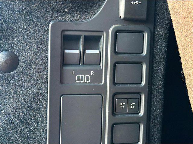 used 2025 Land Rover Discovery car, priced at $59,242