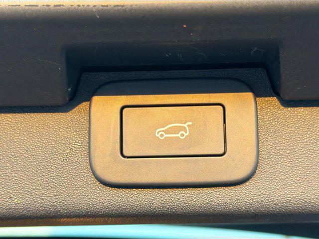 used 2025 Land Rover Discovery car, priced at $59,242