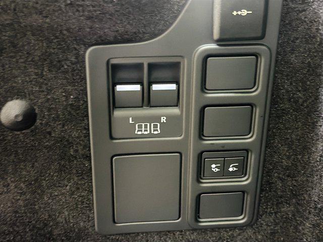 new 2026 Land Rover Discovery car, priced at $77,651