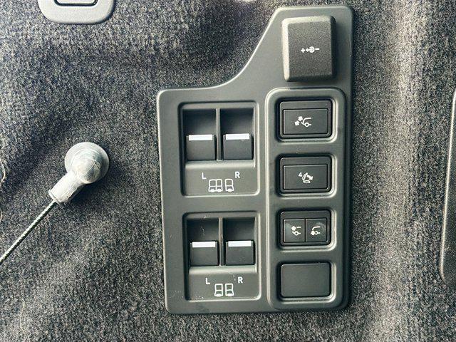 used 2025 Land Rover Discovery car, priced at $69,991