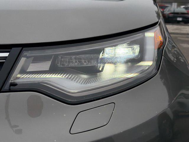 used 2025 Land Rover Discovery car, priced at $69,991