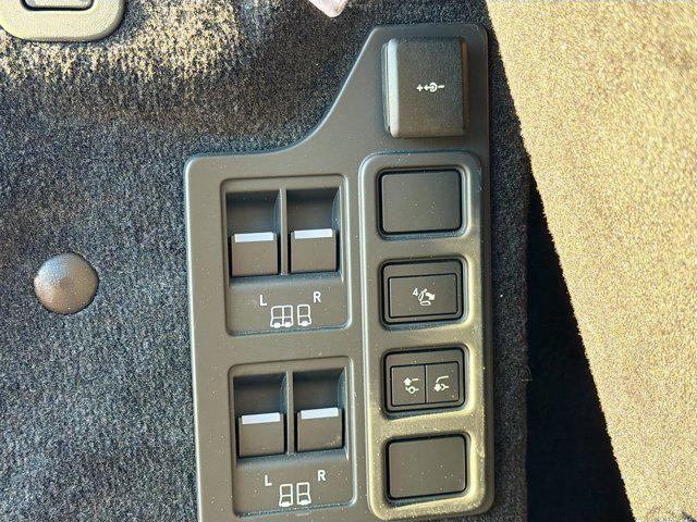 used 2024 Land Rover Discovery car, priced at $40,532