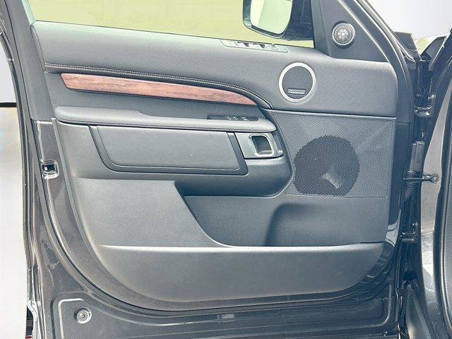 new 2025 Land Rover Discovery car, priced at $77,178