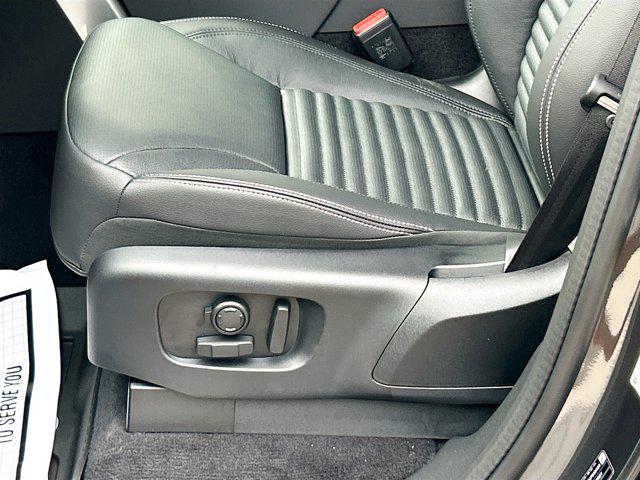 new 2025 Land Rover Discovery car, priced at $77,178