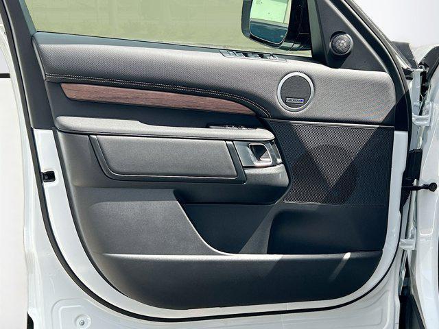 new 2025 Land Rover Discovery car, priced at $70,828