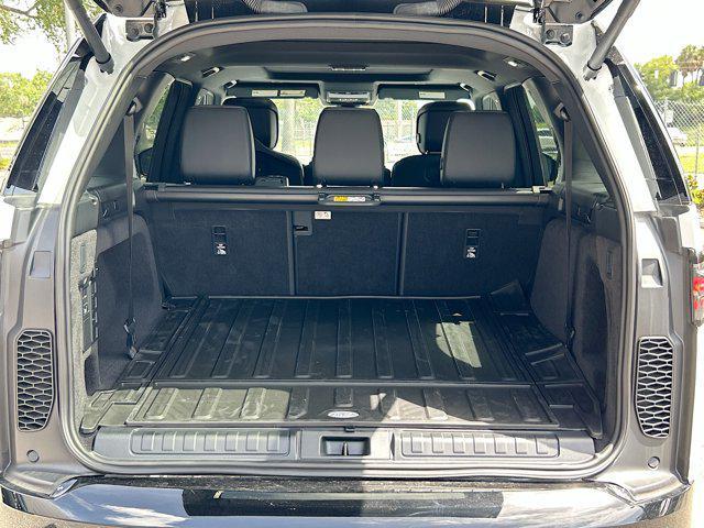 new 2025 Land Rover Discovery car, priced at $70,828