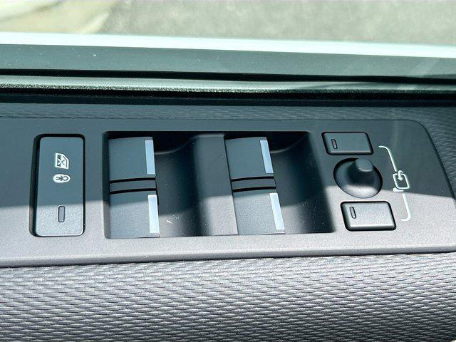 new 2025 Land Rover Discovery car, priced at $70,828